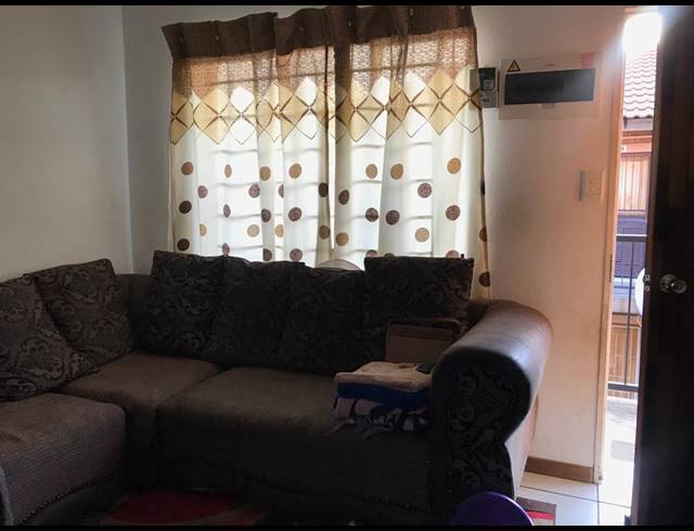 1 BEDROOM FLAT RENTED IN KEMPTON PARK CENTRAL